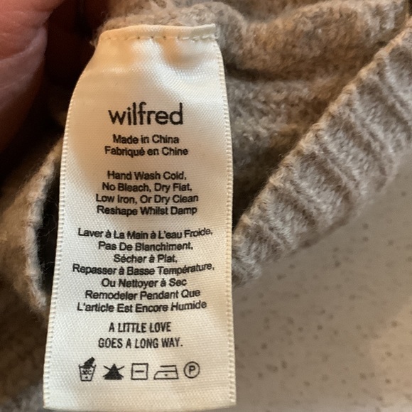 100% wool Aritzia Wilfred cropped sweater, xxs - Picture 2 of 3